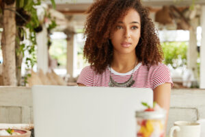 Criadores do OnlyFans: Como Estruturar um Contrato Social ? Criadores do OnlyFans: Como Estruturar um Contrato Social Correto ?