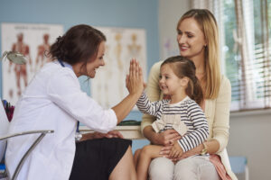 Imposto de Renda para Pediatras: CNPJ, Regime Tributário e Como Pagar Menos Impostos