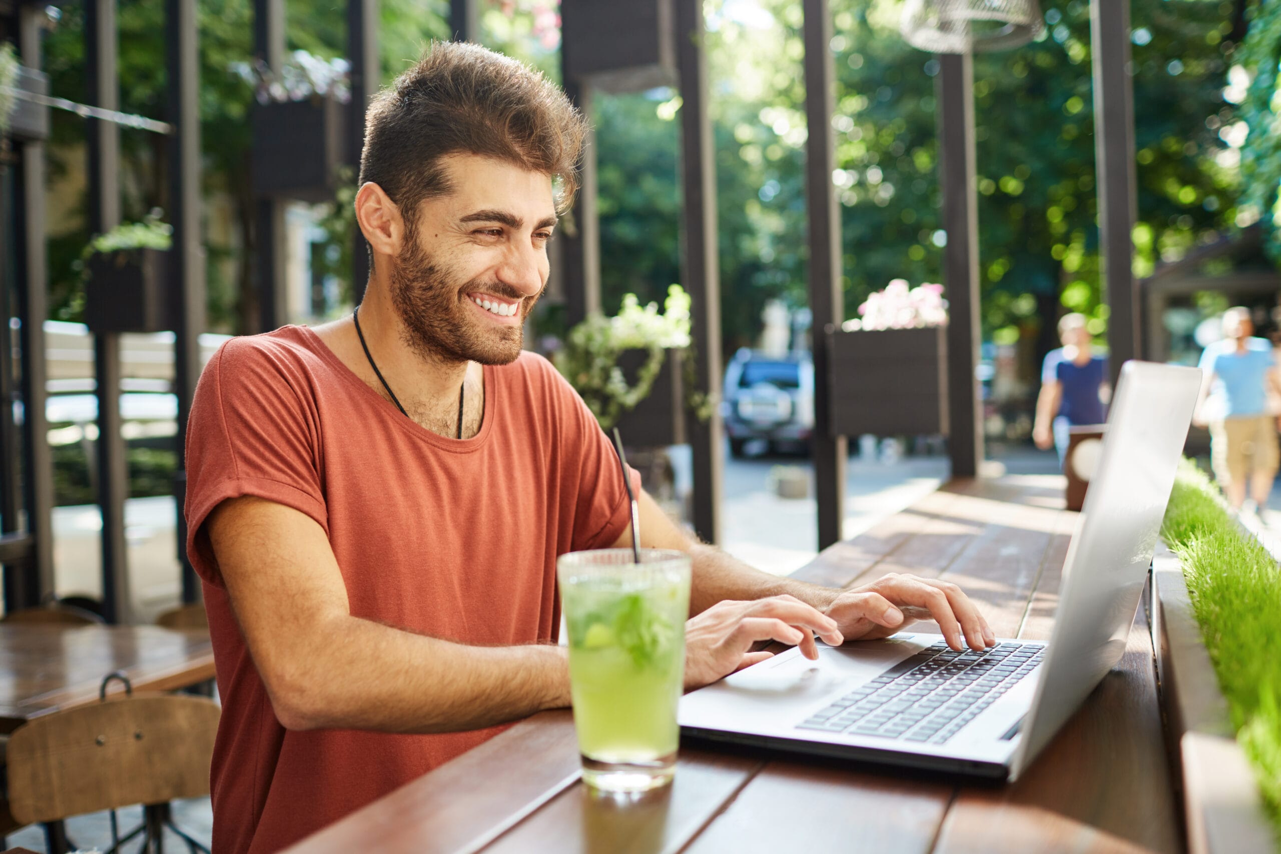 Abertura de CNPJ simplificada para freelancers: passo a passo para formalizar seu negócio e escolher o regime tributário ideal